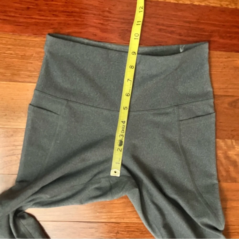 Old Navy Power Soft High Rise Go Dry Leggings Women's Size Small Gray Pockets
